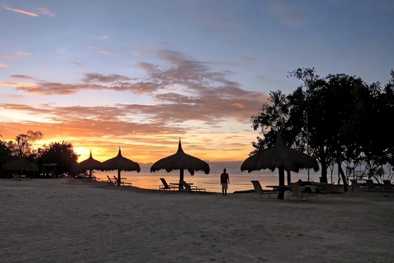 Bluewater Panglao Beach Resort — rooms and atmosphere