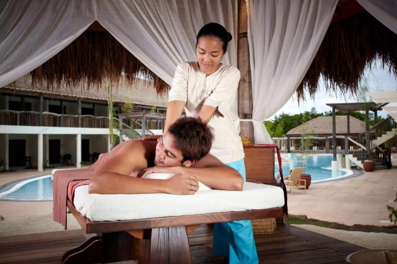 Bluewater Panglao Beach Resort — rooms and atmosphere