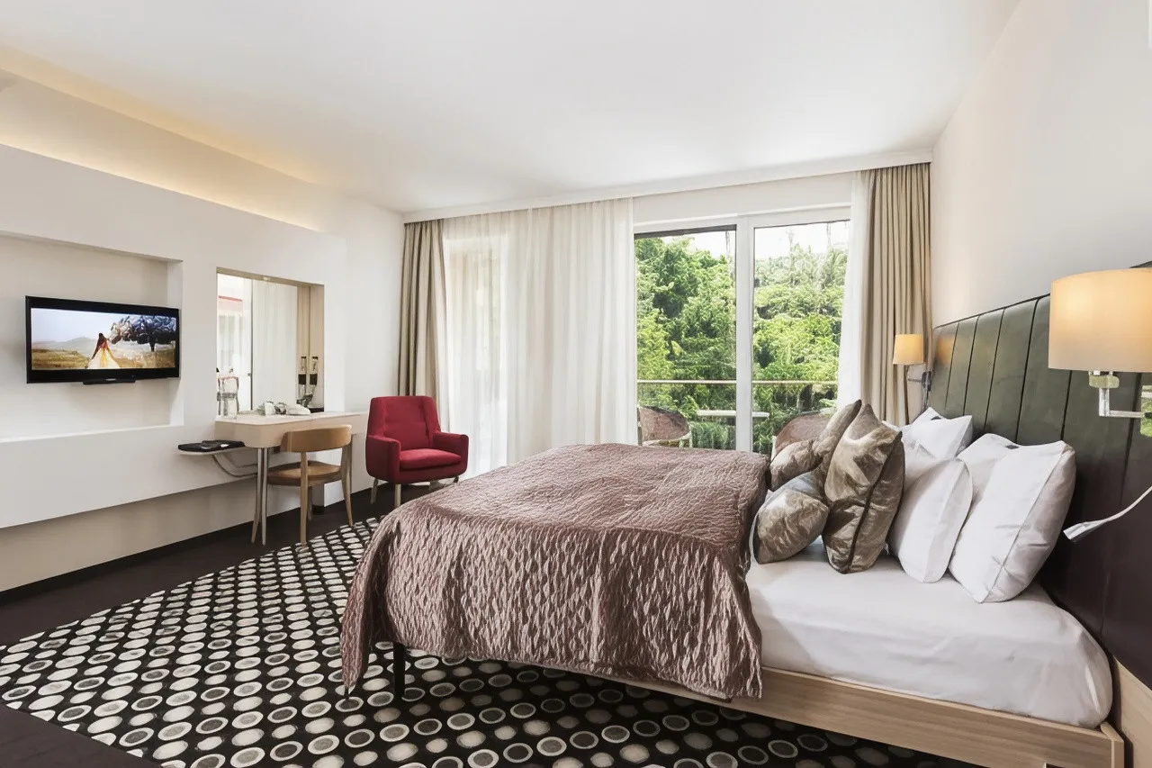 Bo33 Hotel Family & Suites — rooms and atmosphere