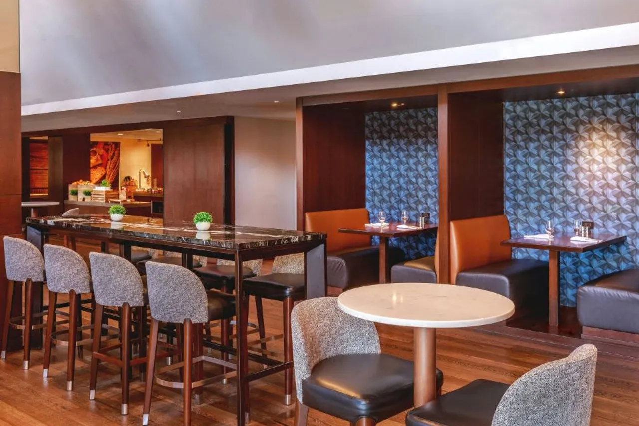 Boston Marriott Long Wharf — rooms and atmosphere