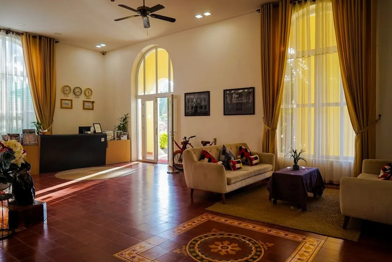Boutique Kampot Hotel — rooms and atmosphere