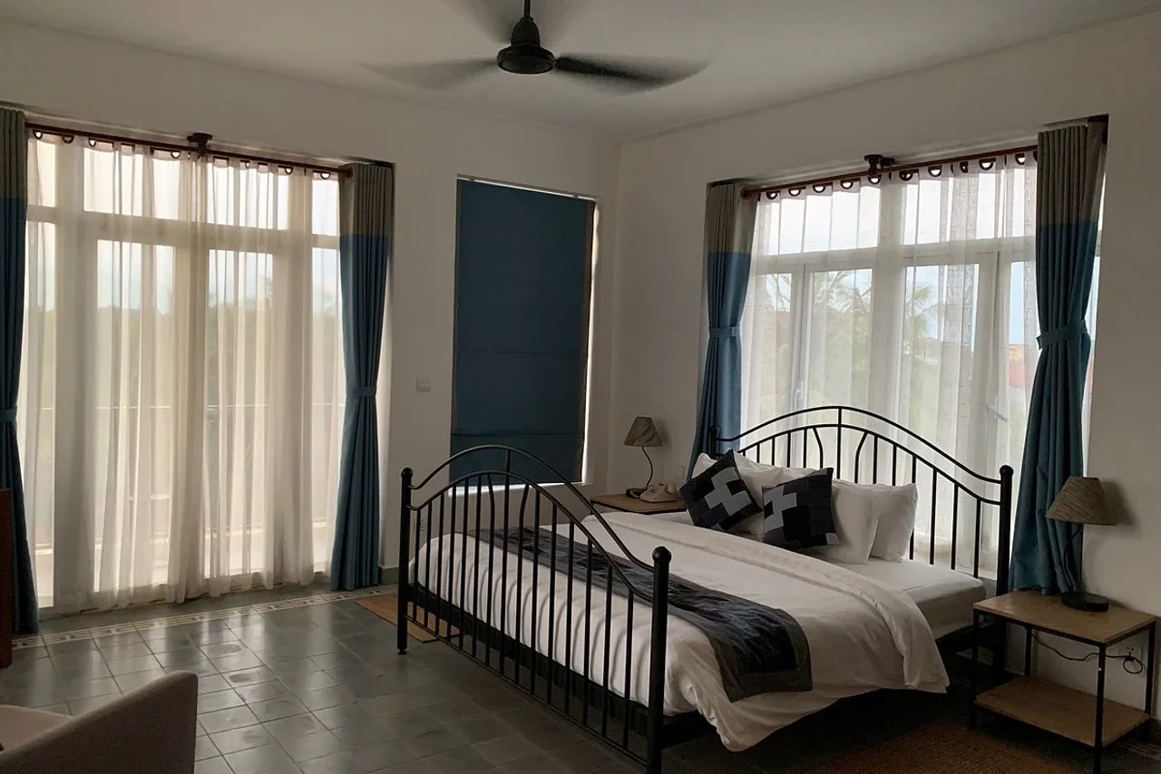 Boutique Kampot Hotel — rooms and atmosphere