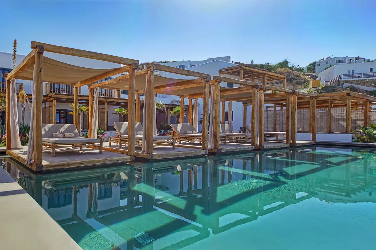 Branco Mykonos — rooms and atmosphere