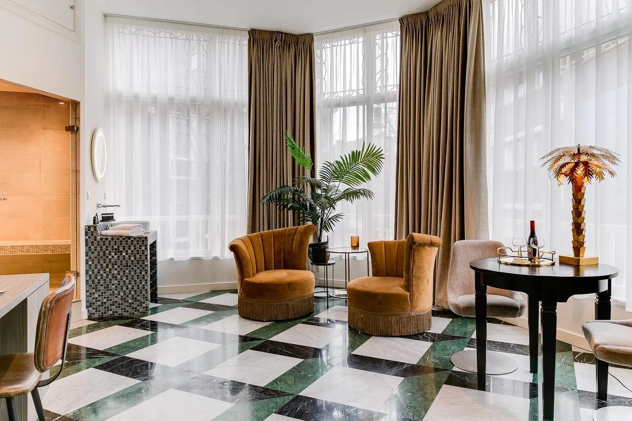 Brasss Hotel Suites — ภาพห้องพักและบรรยากาศ