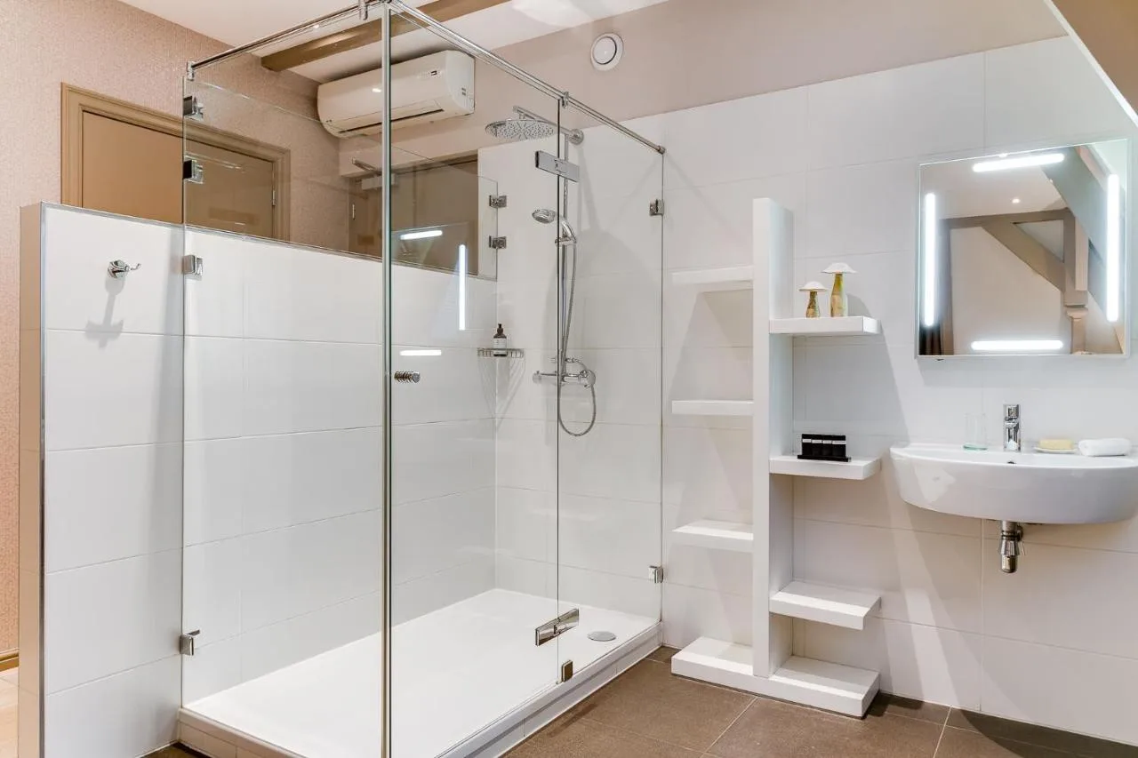 Brasss Hotel Suites — ภาพห้องพักและบรรยากาศ