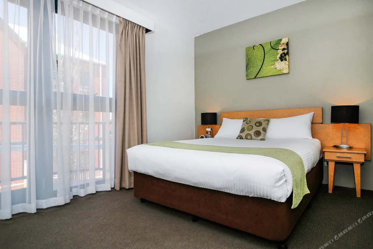 BreakFree Adelaide — rooms and atmosphere