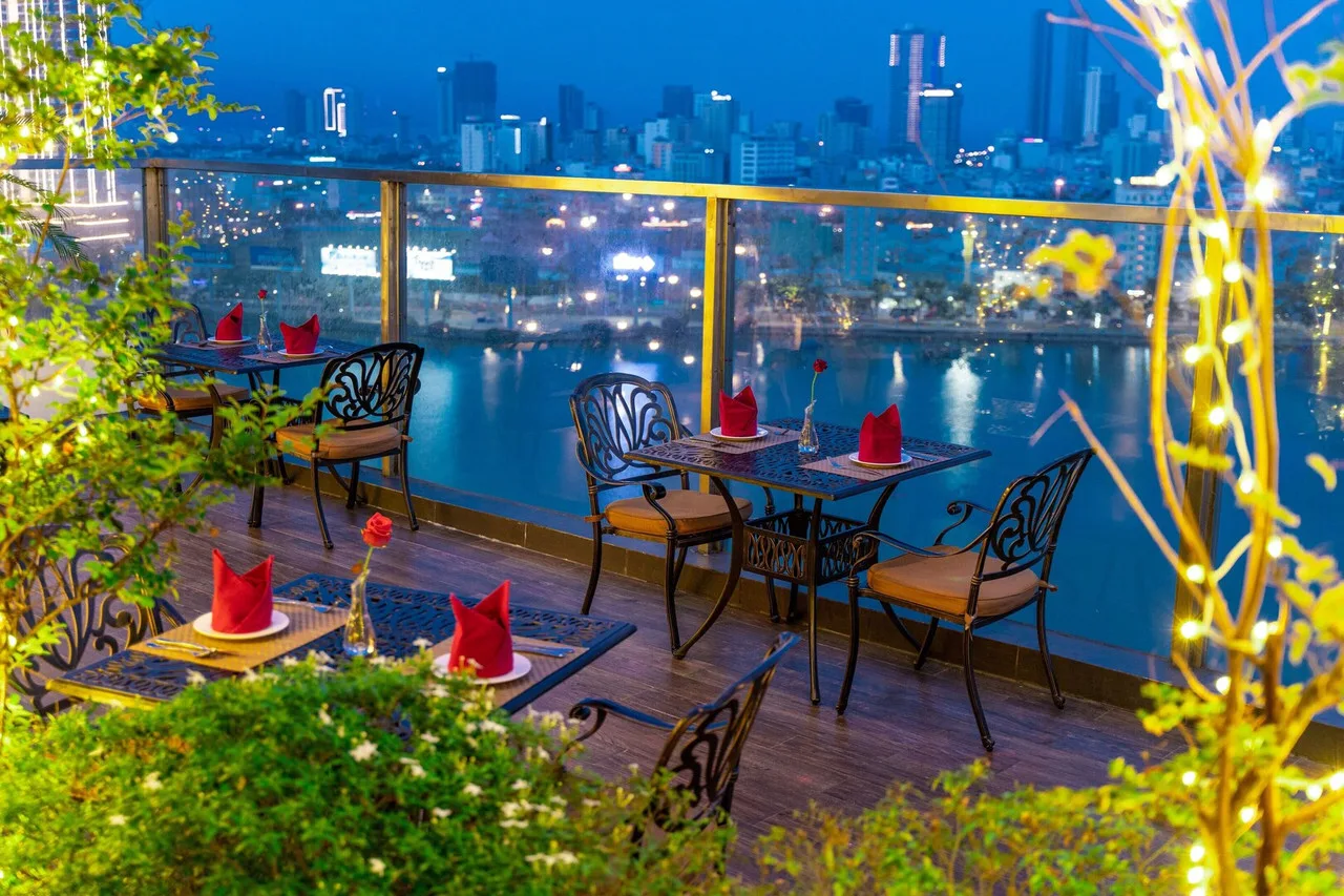 Brilliant Hotel — rooms and atmosphere