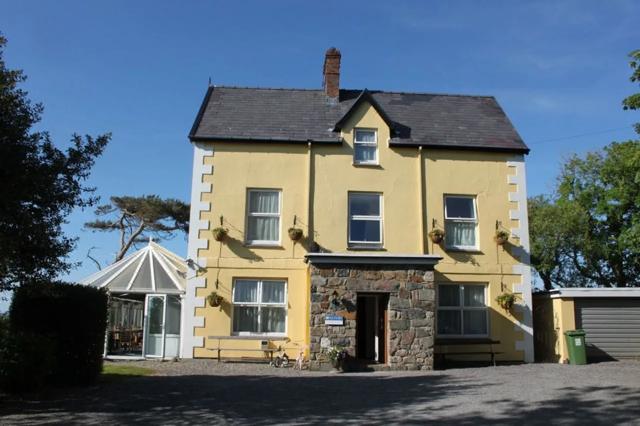 Bryn Eisteddfod Country House — rooms and atmosphere