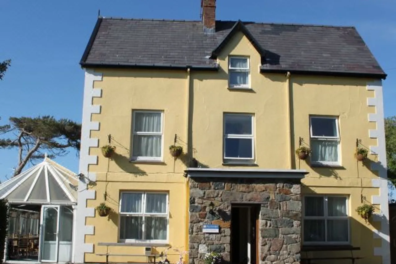 Bryn Eisteddfod Country House — rooms and atmosphere