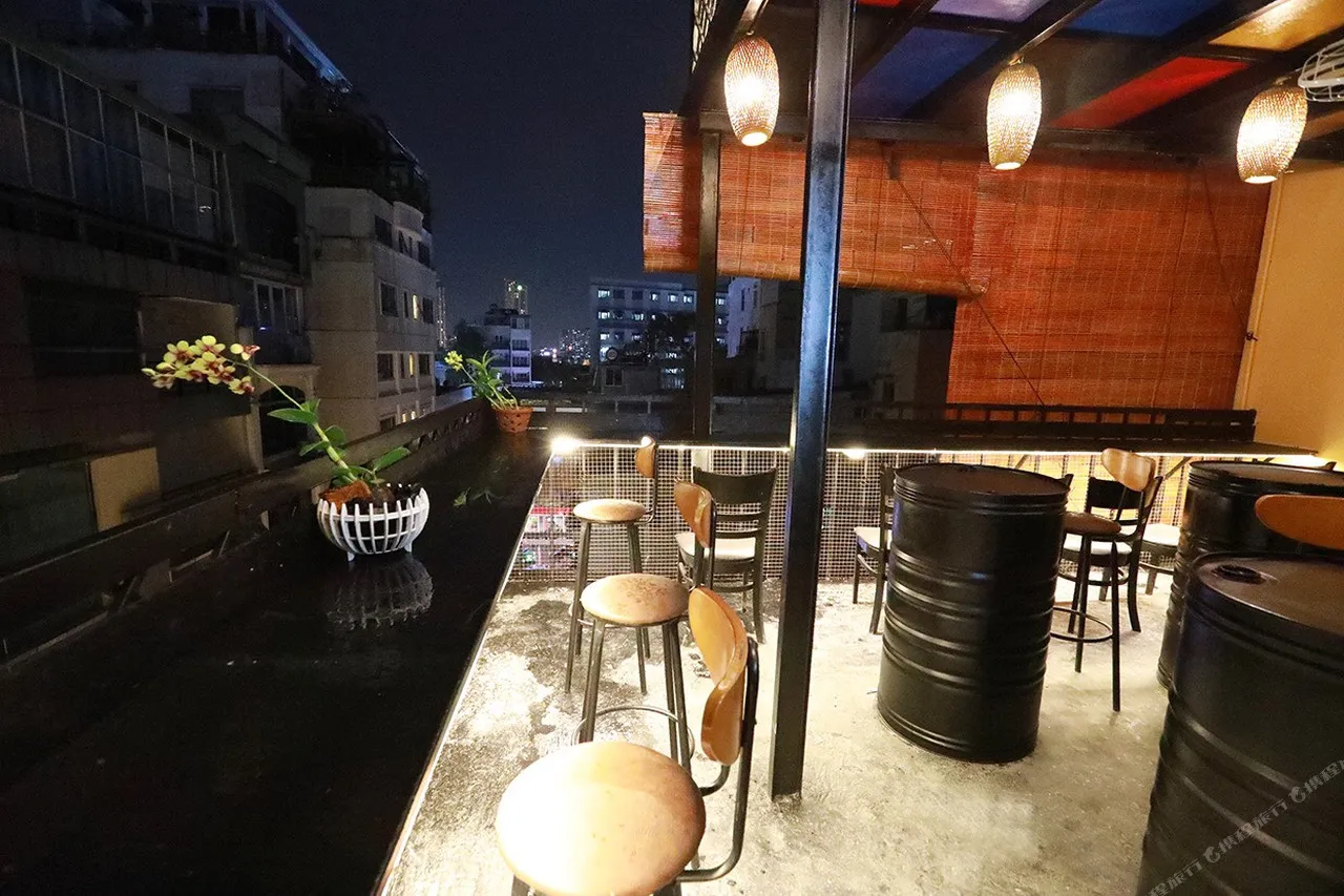 Bui Vien Street Hostel — rooms and atmosphere