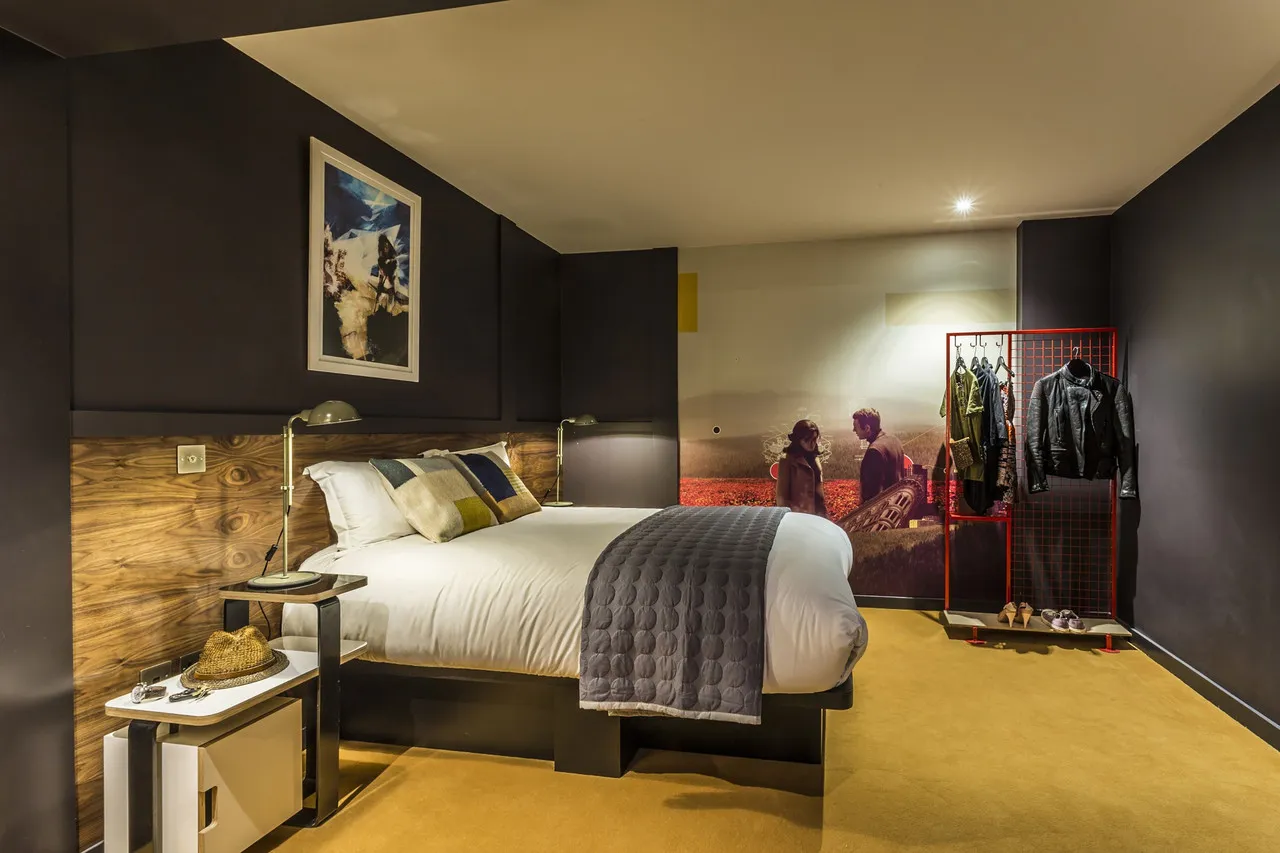 Bullitt Hotel Belfast — rooms and atmosphere