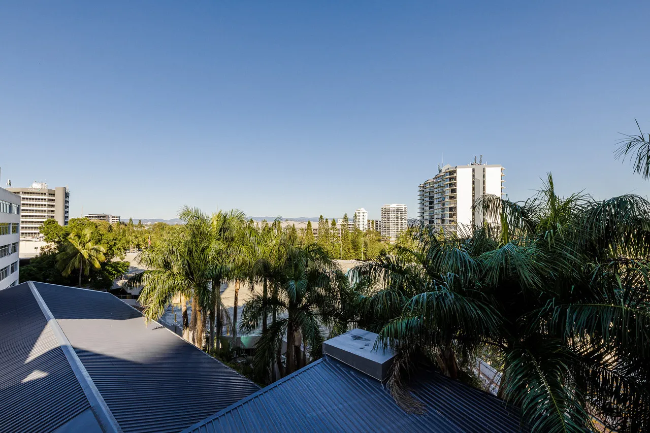 Bunk Surfers Paradise — rooms and atmosphere