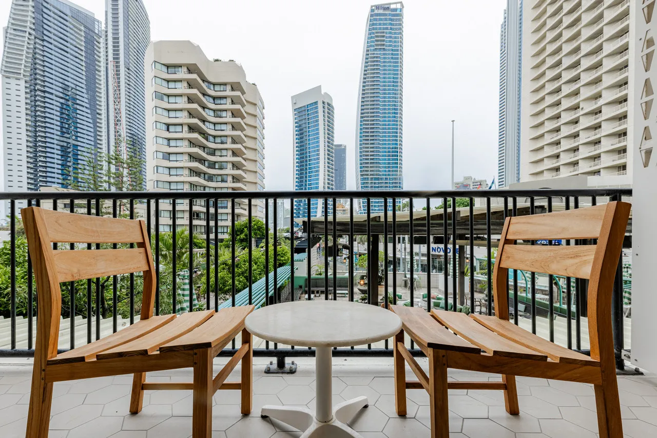 Bunk Surfers Paradise — rooms and atmosphere