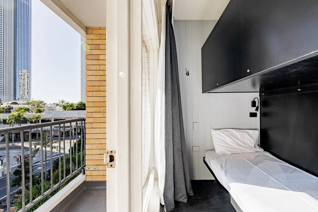Bunk Surfers Paradise — rooms and atmosphere