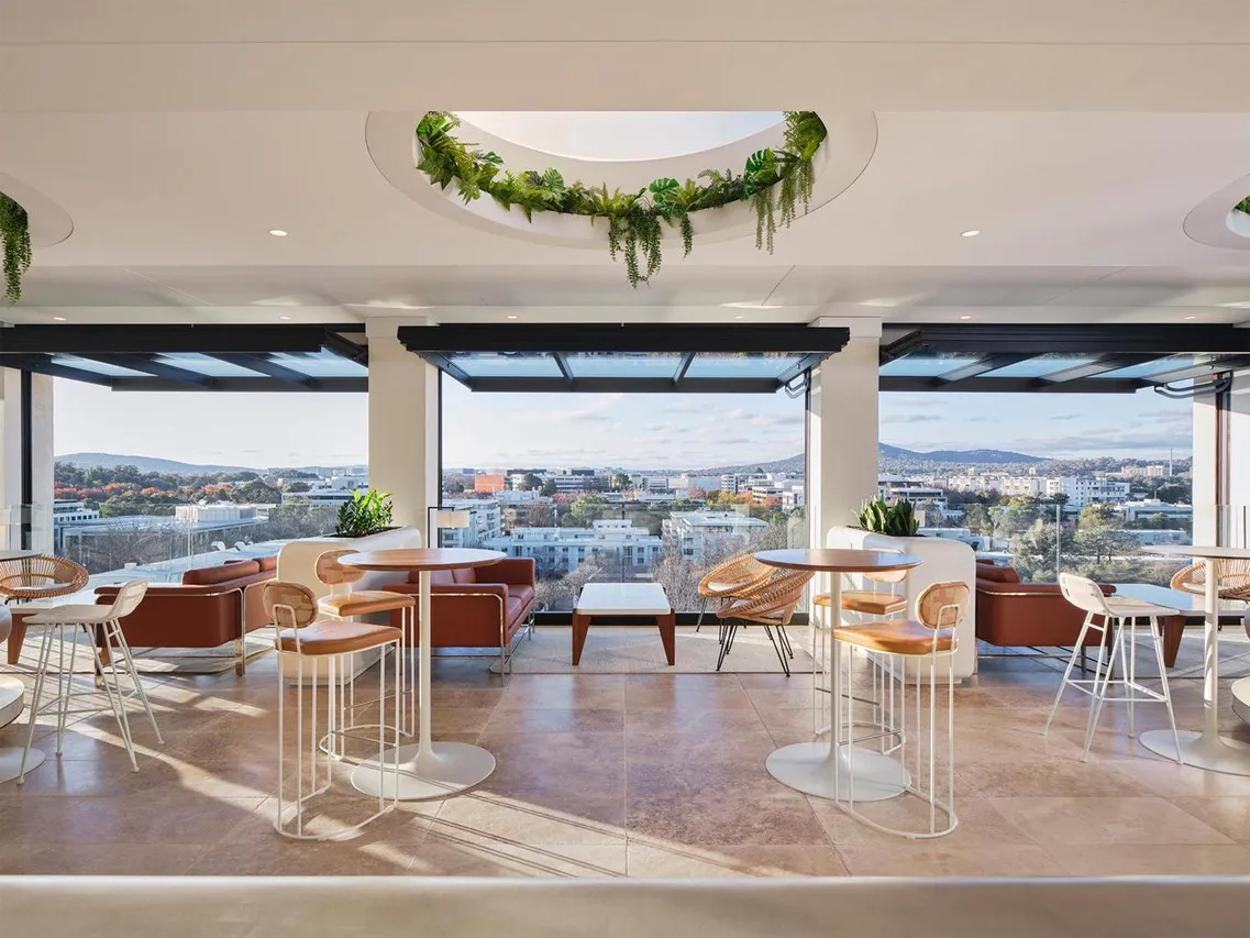 Burbury Hotel — rooms and atmosphere