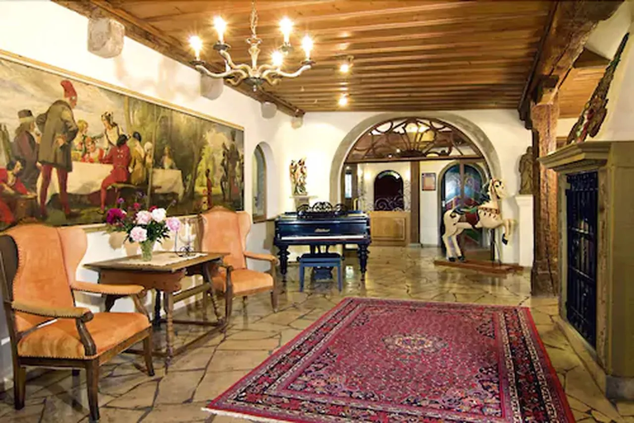 BurgGartenpalais Rothenburg — rooms and atmosphere