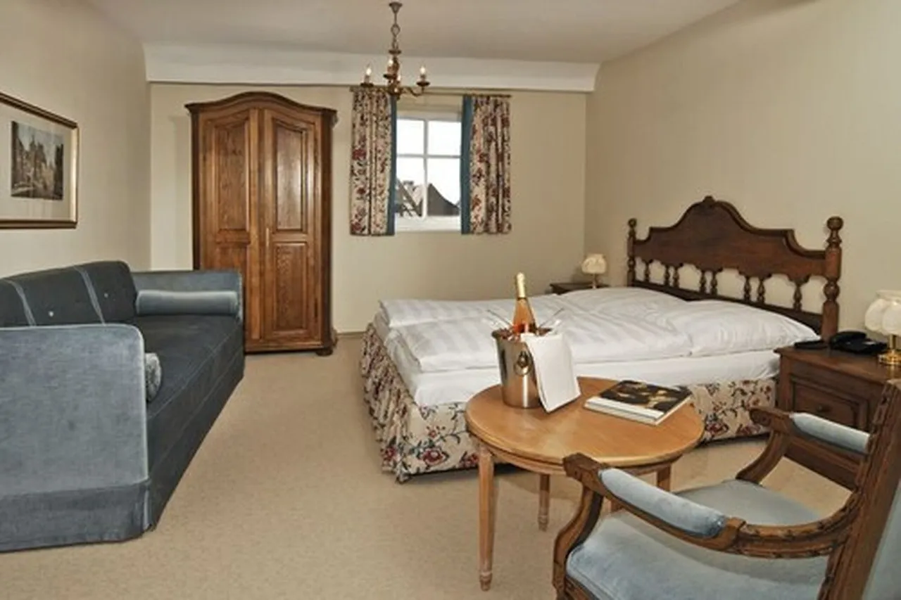 BurgGartenpalais Rothenburg — rooms and atmosphere