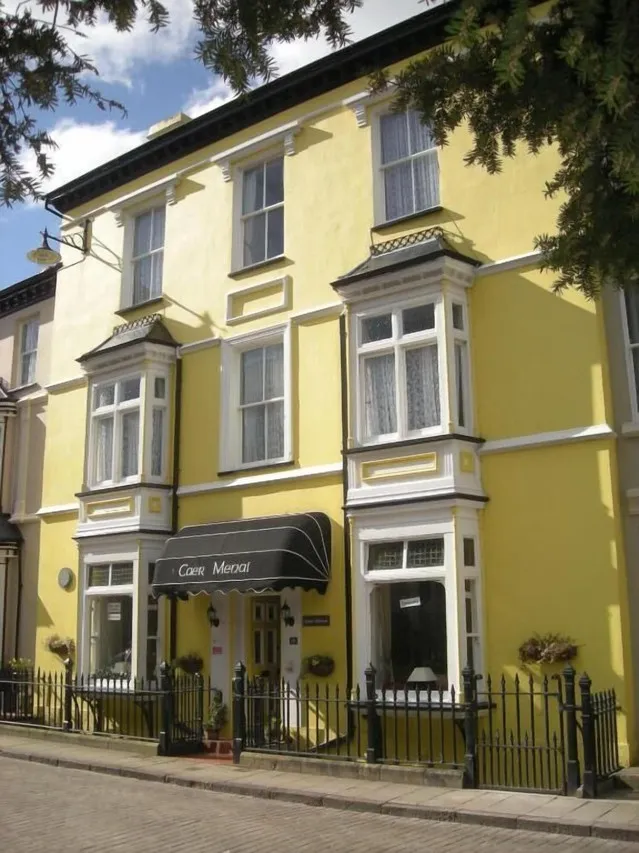 Caer Menai Guesthouse — rooms and atmosphere