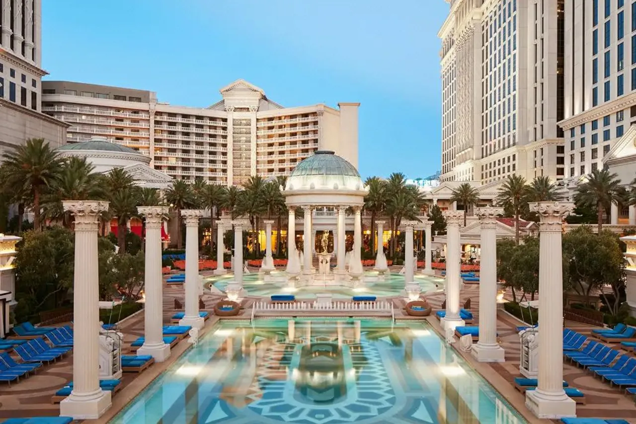Caesars Palace — ภาพห้องพักและบรรยากาศ