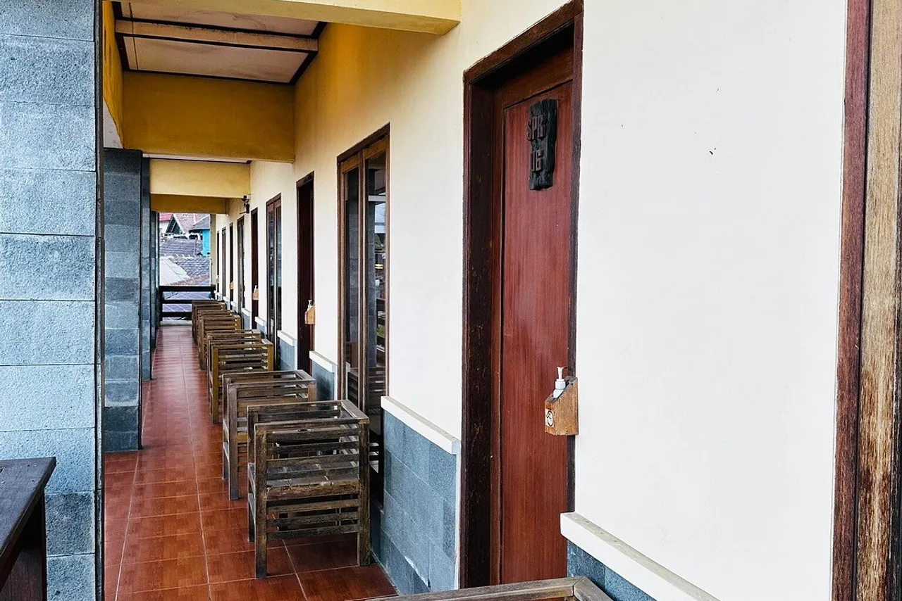 Cafe Lava Hostel — rooms and atmosphere
