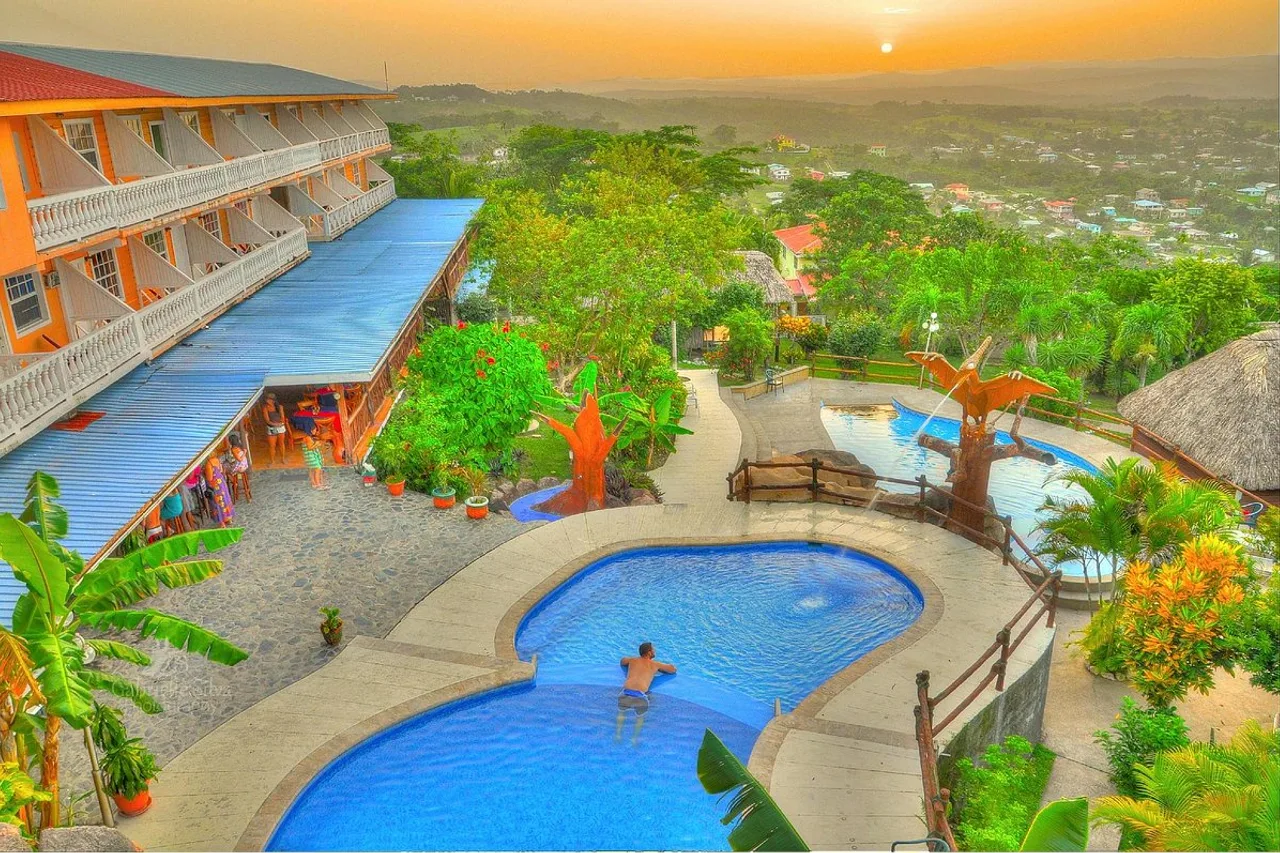 Cahal Pech Village Resort — โรงแรมในเบลโมแพน