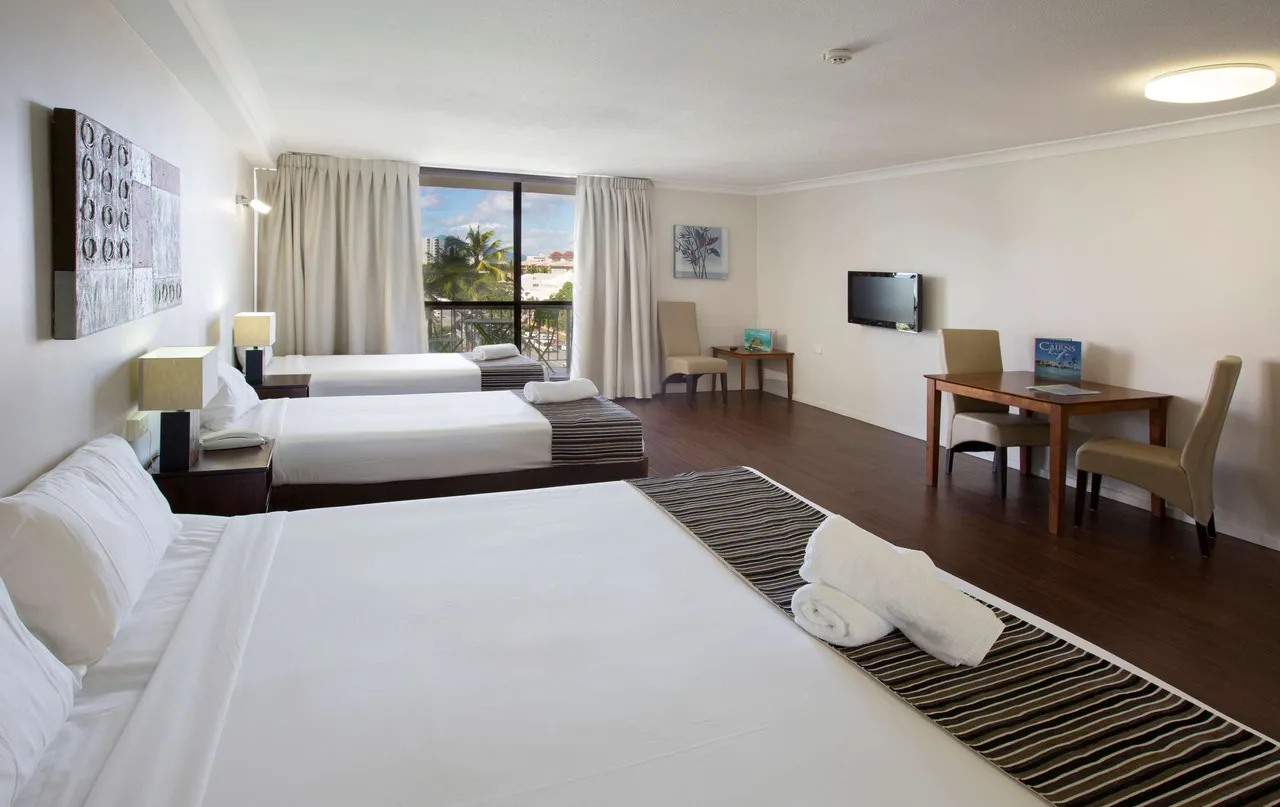 Cairns Plaza Hotel — rooms and atmosphere