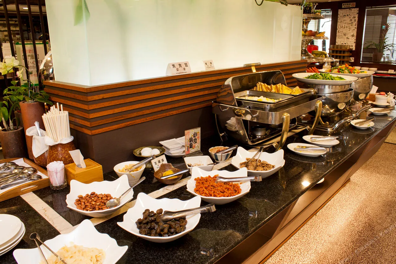 Cambridge Tainan Hotel — rooms and atmosphere