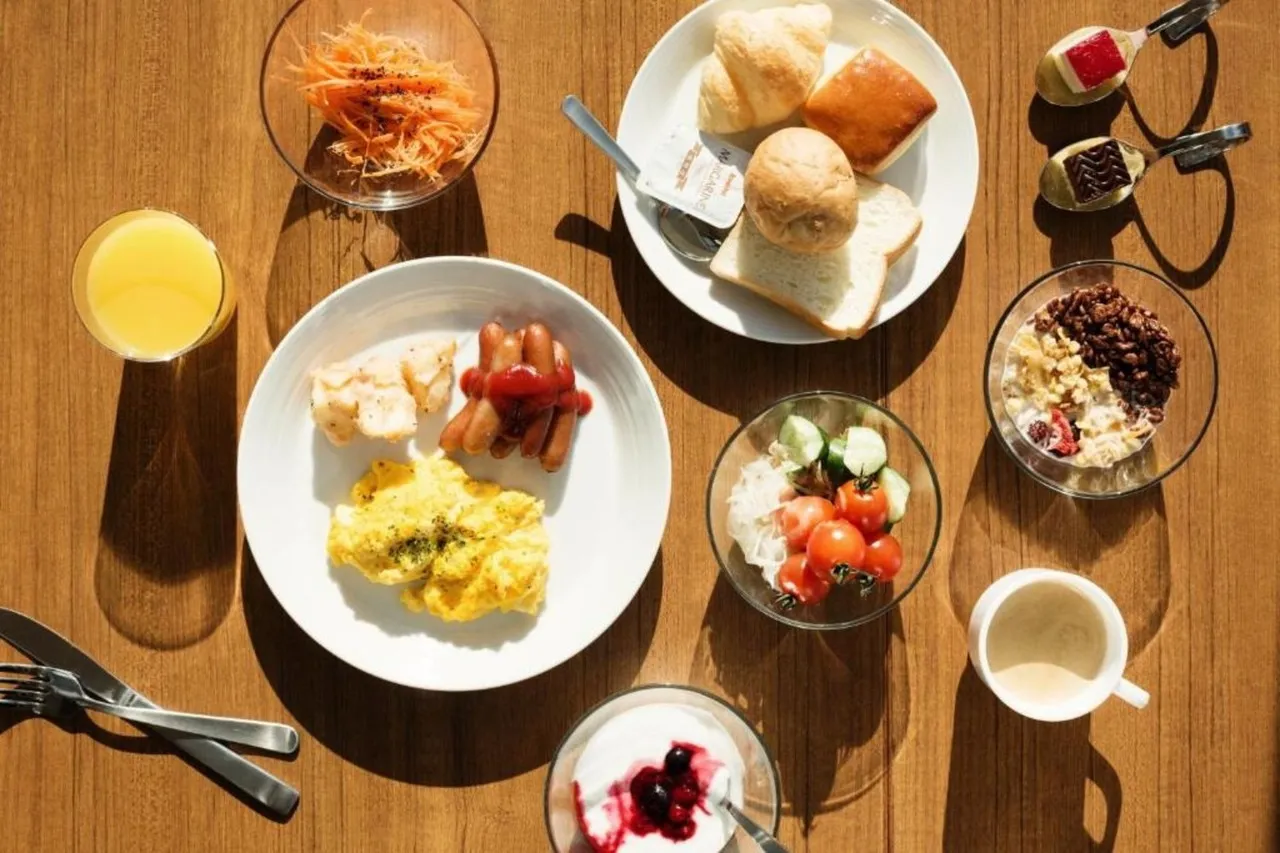 Candeo Hotels Fukuoka Tenjin — rooms and atmosphere