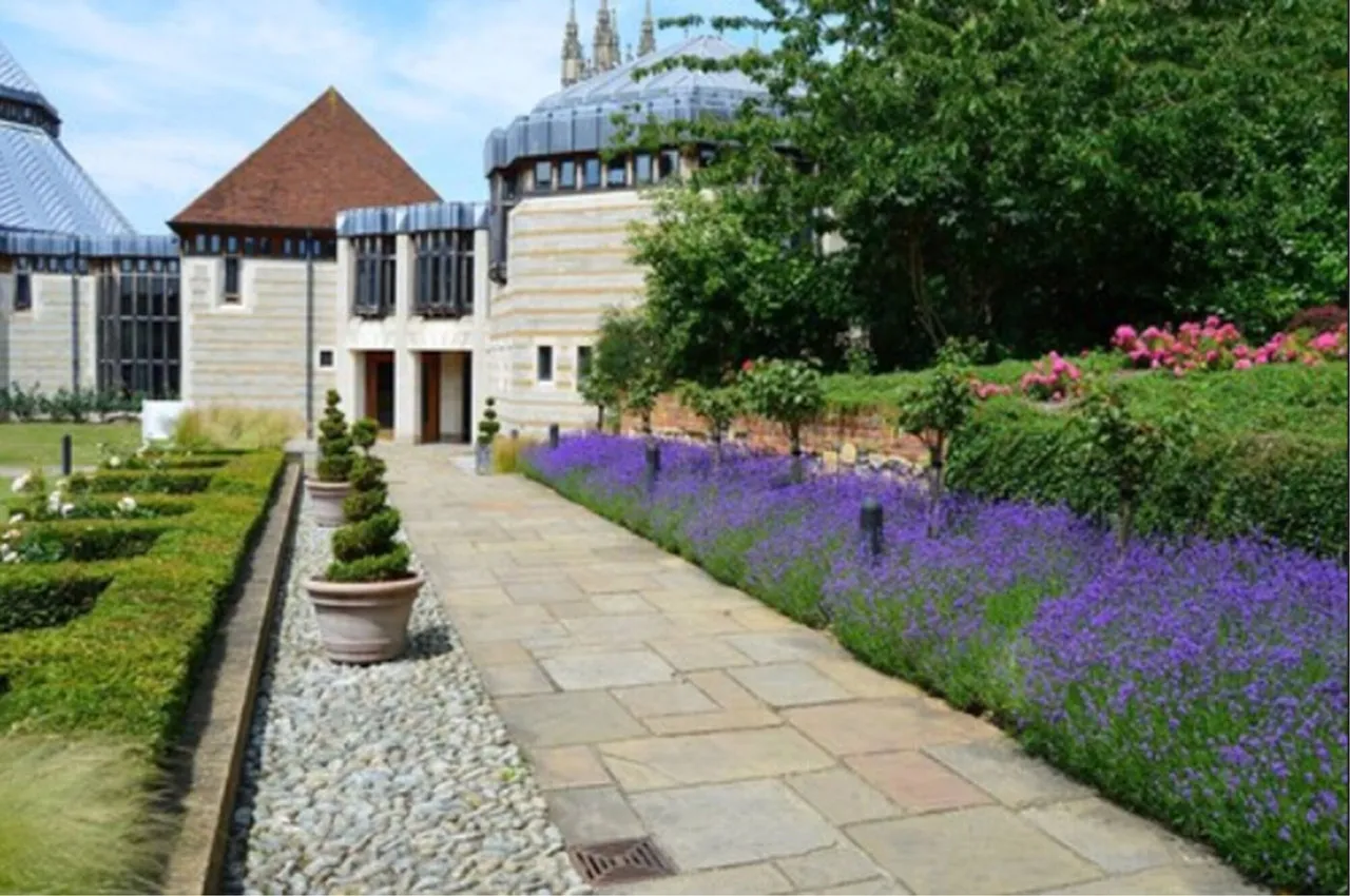 Canterbury Cathedral Lodge — rooms and atmosphere