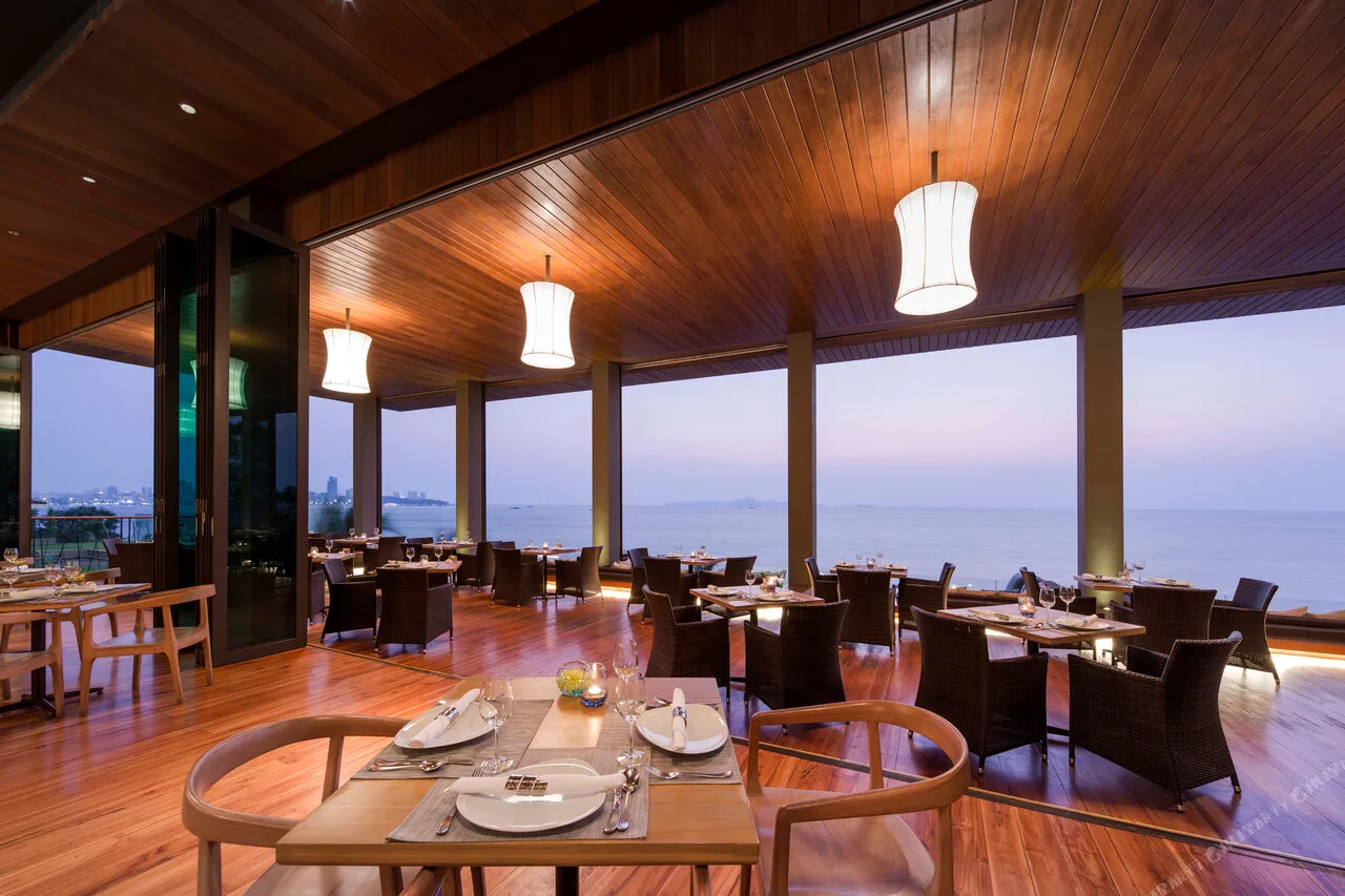 Cape Dara Resort — rooms and atmosphere