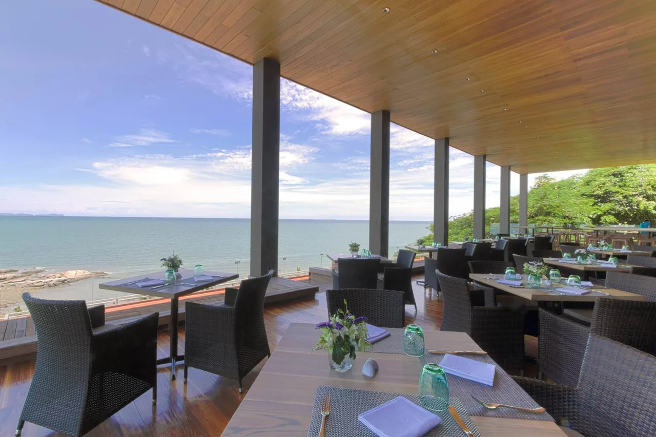 Cape Dara Resort — rooms and atmosphere