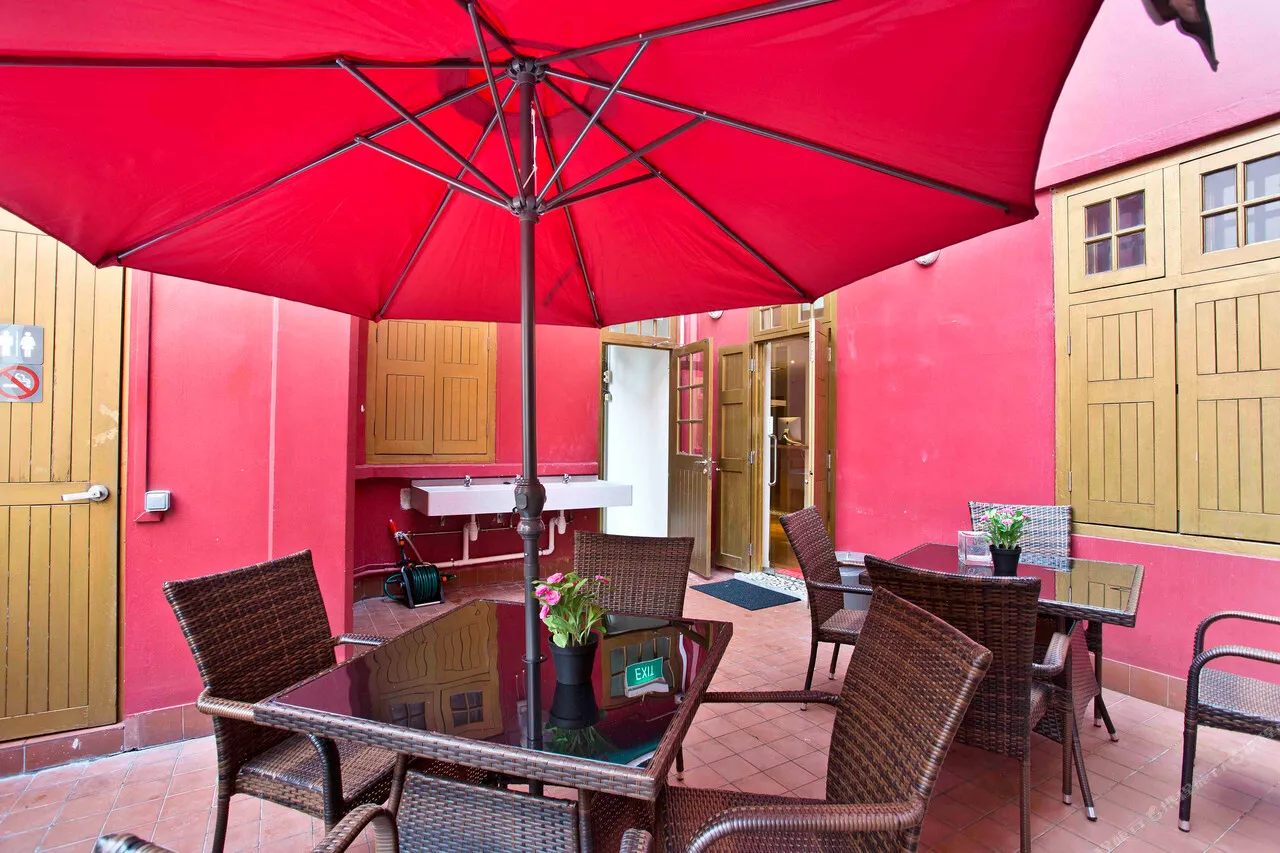 Capsule Pod Boutique Hostel — rooms and atmosphere