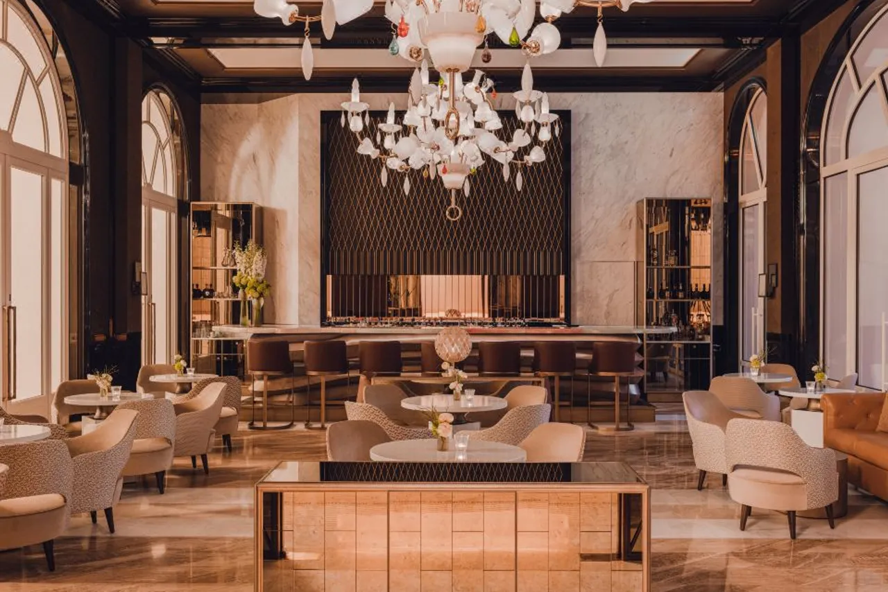 Carlton Cannes, a Regent Hotel — ภาพห้องพักและบรรยากาศ