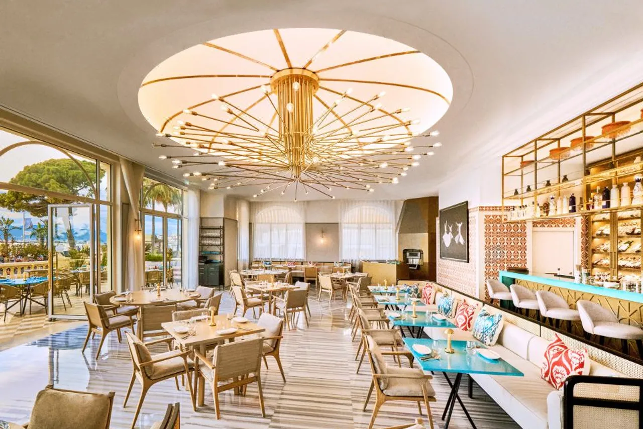 Carlton Cannes, a Regent Hotel — ภาพห้องพักและบรรยากาศ