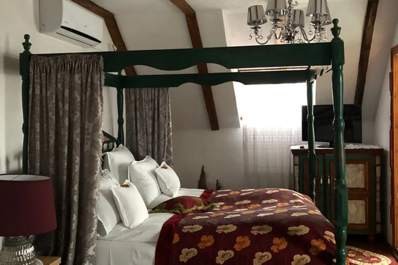 Casa Cositorarului Boutique Pension — ภาพห้องพักและบรรยากาศ