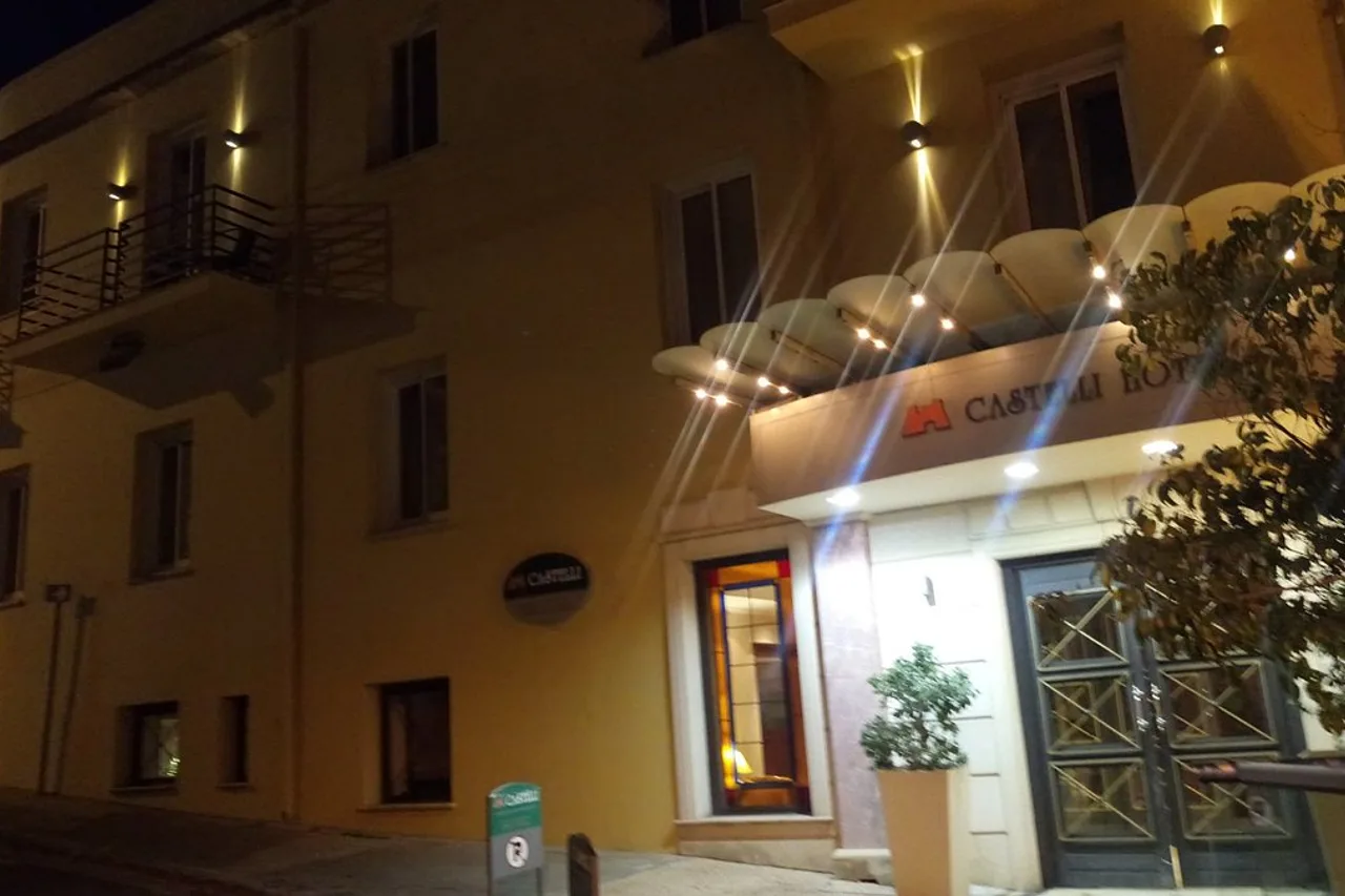 Castelli Hotel Nicosia — ภาพห้องพักและบรรยากาศ