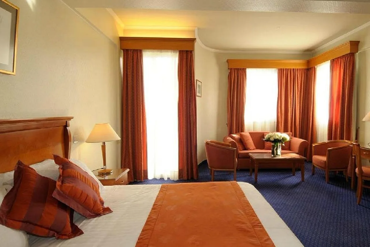 Castelli Hotel Nicosia — ภาพห้องพักและบรรยากาศ