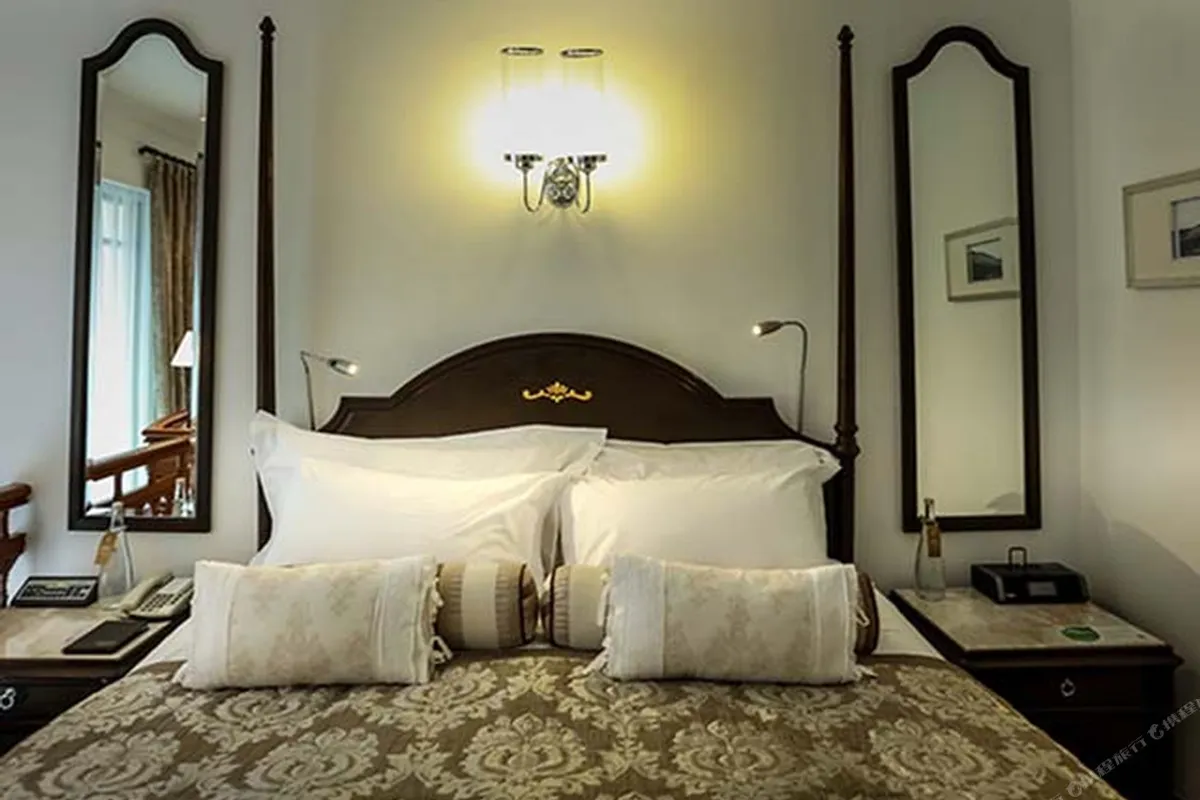 Centara Grand Beach Resort & Villas Hua Hin — rooms and atmosphere