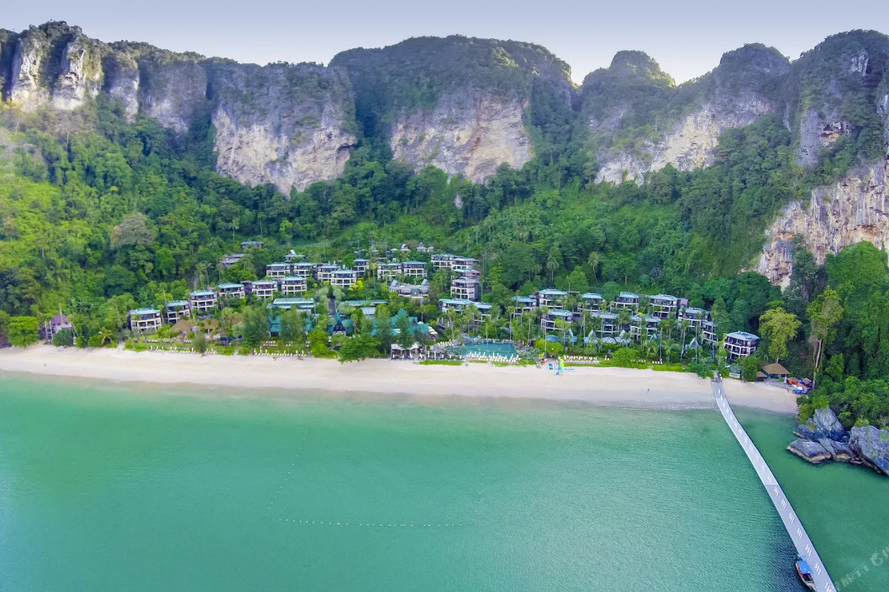 Centara Grand Beach Resort & Villas Krabi — rooms and atmosphere