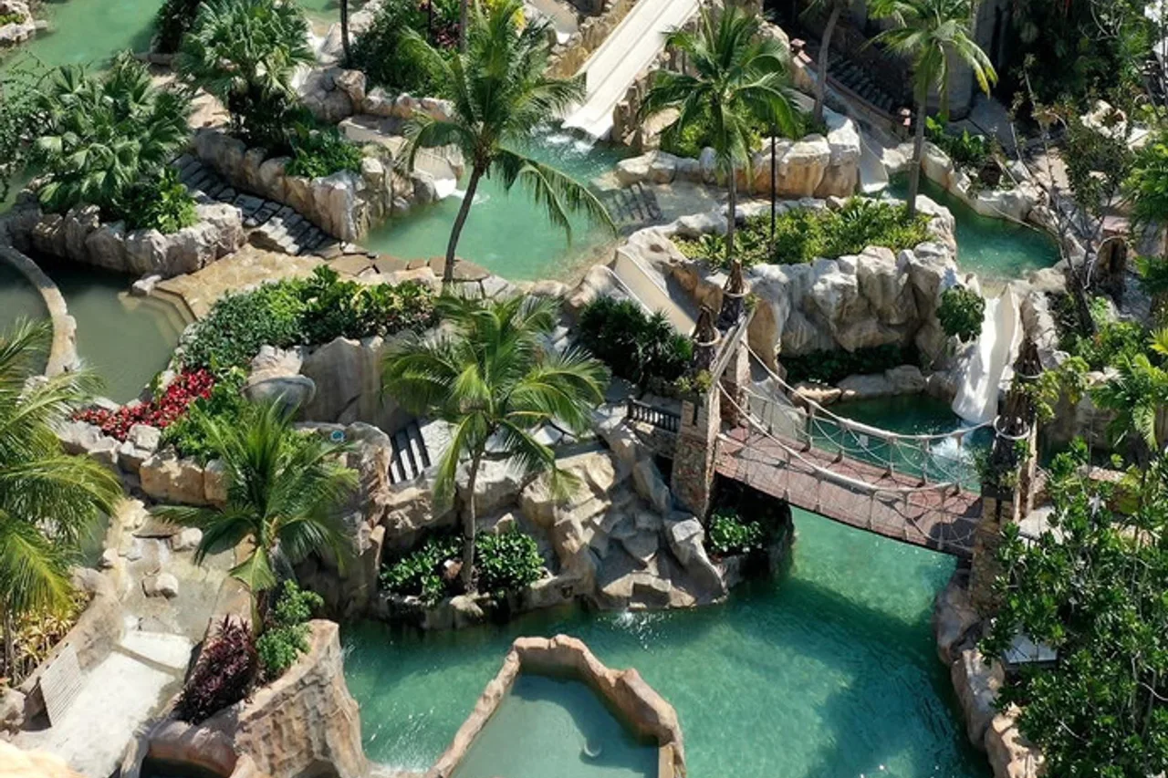 Centara Grand Mirage Beach Resort Pattaya — rooms and atmosphere