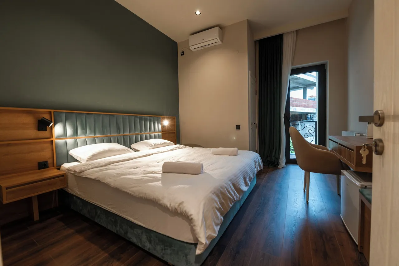 Central Hotel Kutaisi — rooms and atmosphere