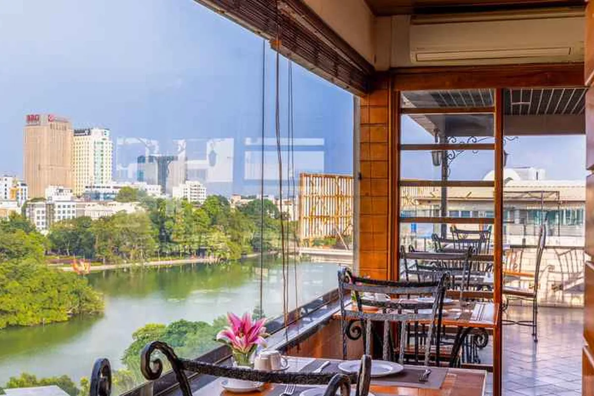 Centre Point Hanoi Hotel — rooms and atmosphere