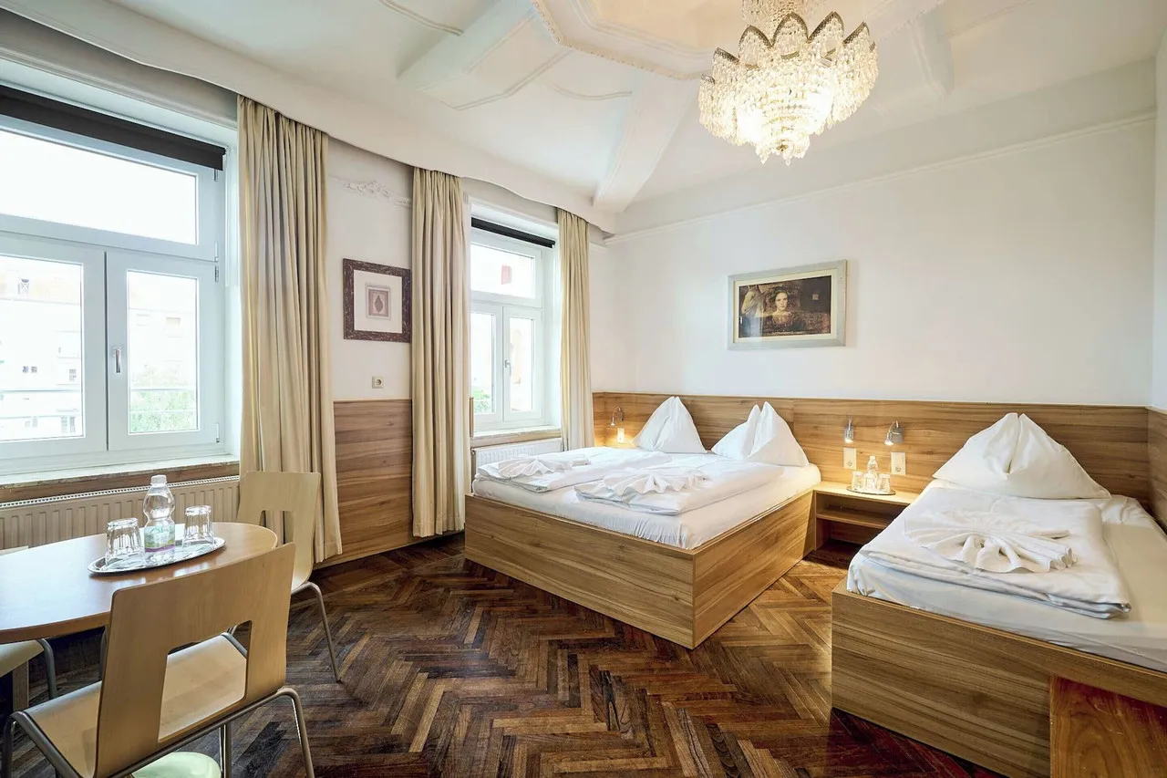Centro Hotel Strasser — rooms and atmosphere