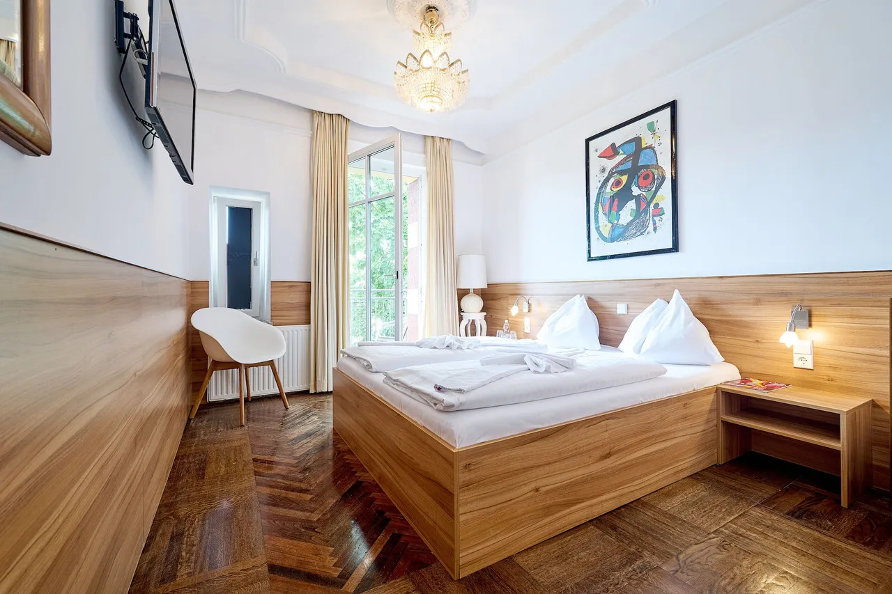 Centro Hotel Strasser — rooms and atmosphere