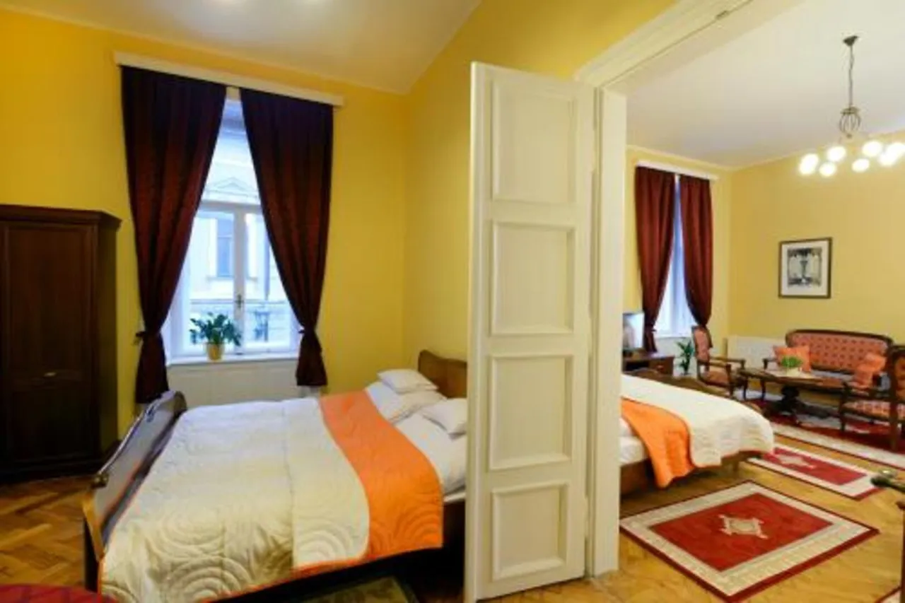 Centrum Vendégház — rooms and atmosphere