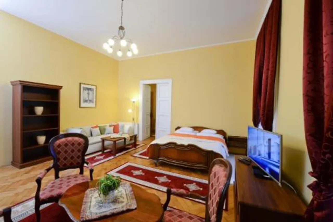Centrum Vendégház — rooms and atmosphere
