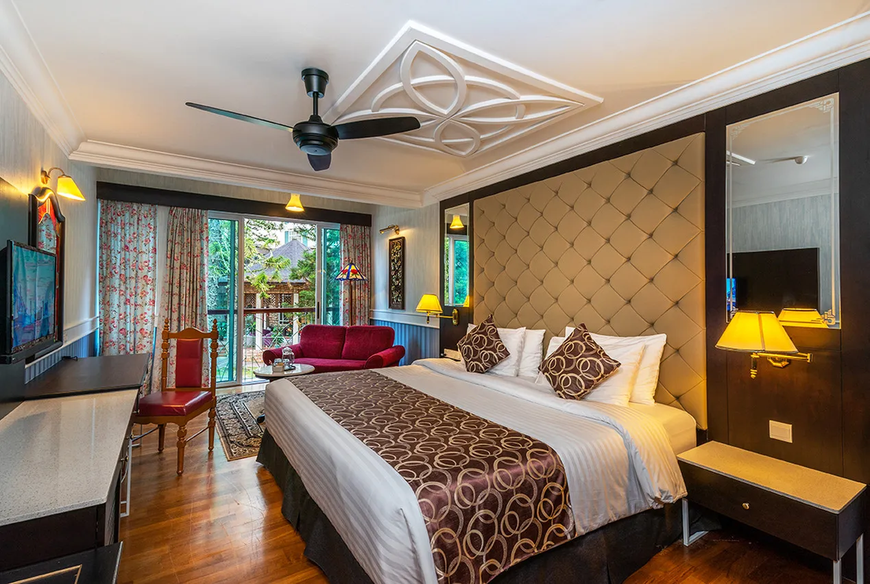 Century Pines Resort — rooms and atmosphere
