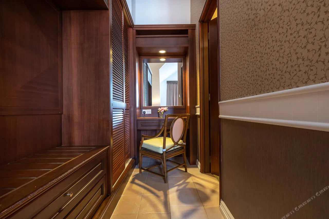 Century Pines Resort — rooms and atmosphere
