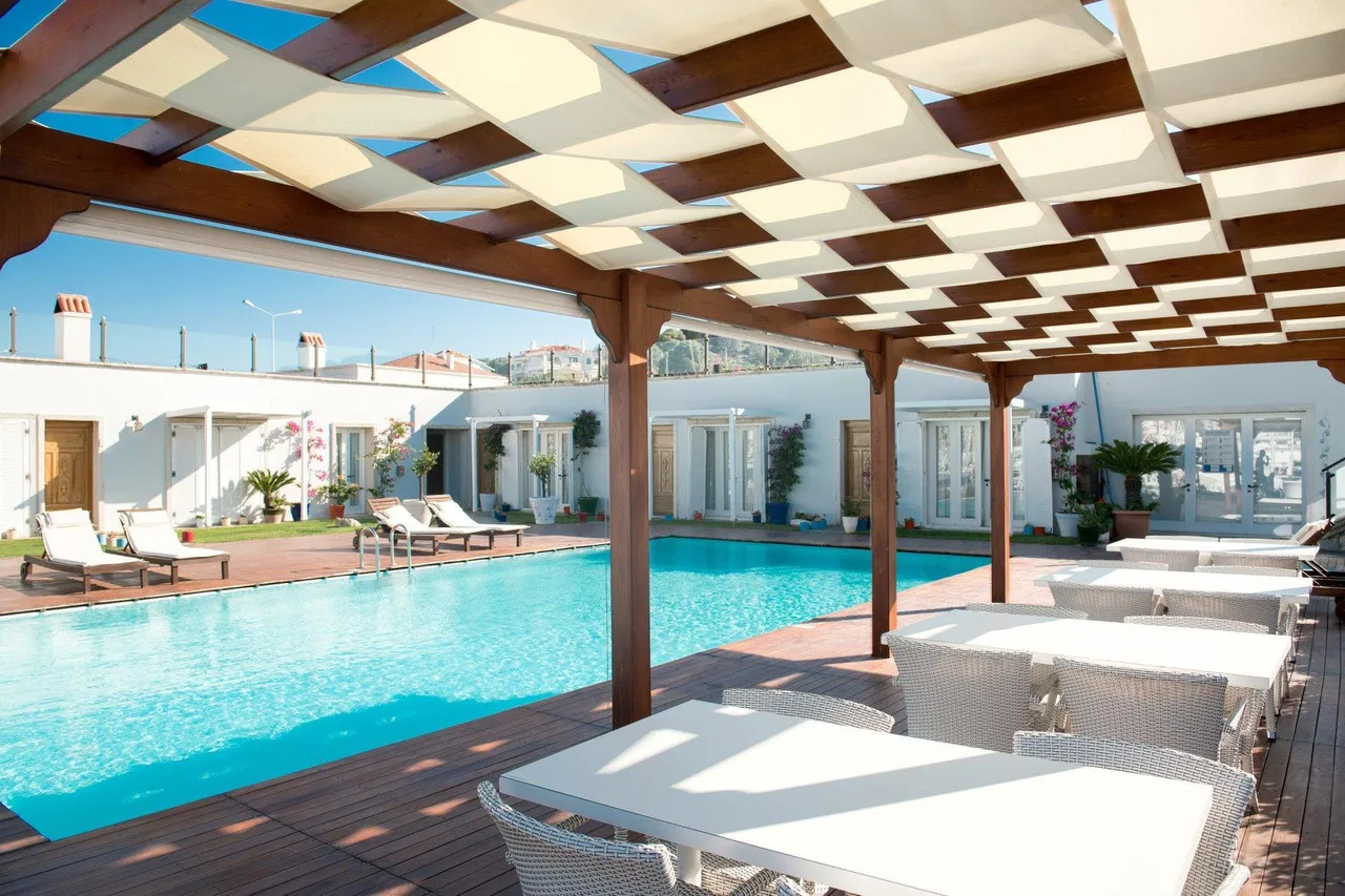 Çeşme Marina Konukevi — rooms and atmosphere