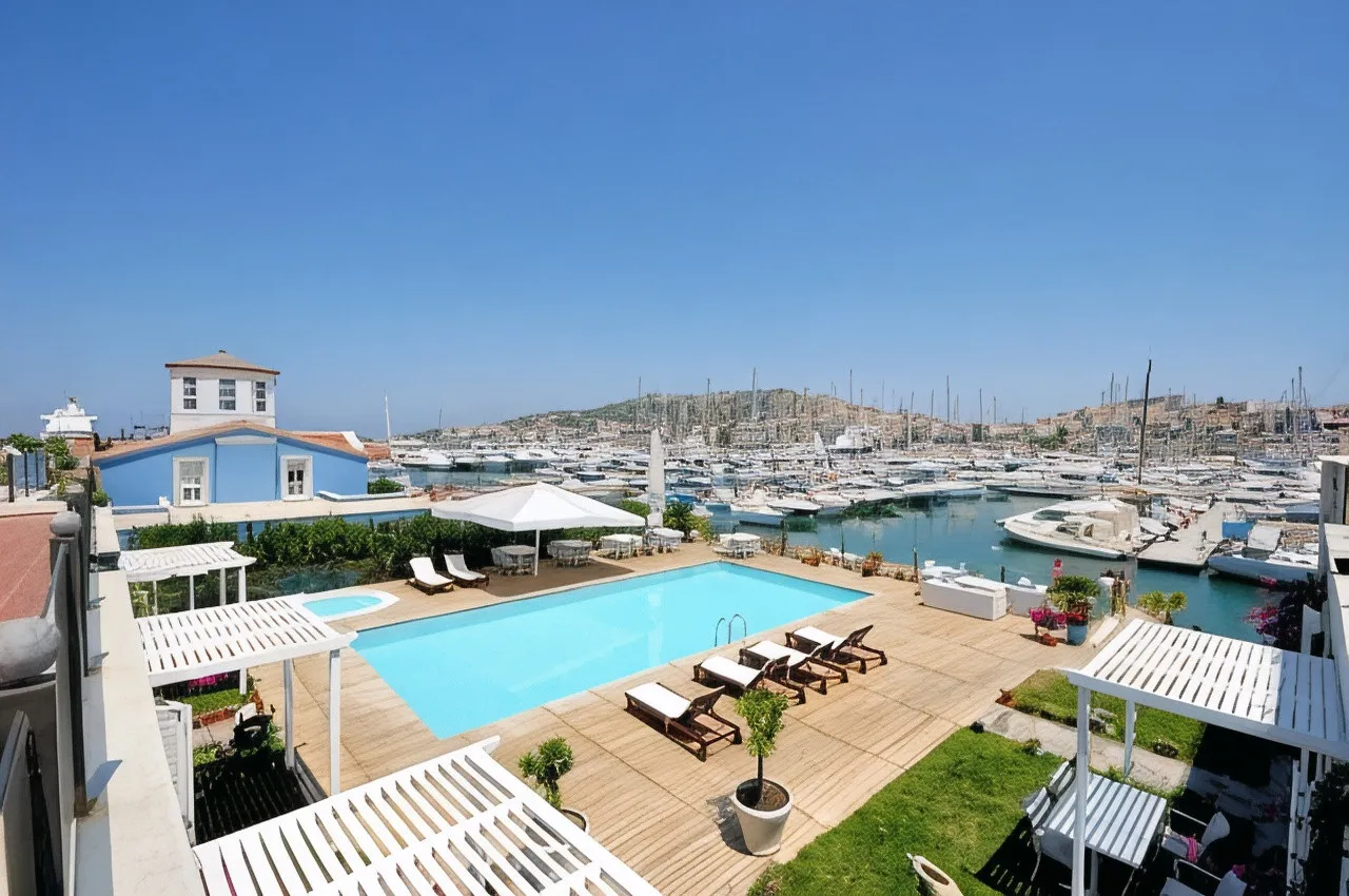 Çeşme Marina Konukevi — rooms and atmosphere